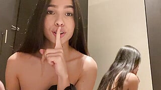 Me Atraparon En El Vestier De La Tienda Haciendo Squirt, Corriéndome Por... Big Boobs Porn Video